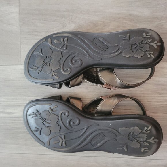 Easy Street Womens Sandals 11M Silver Open-Toe Perforated Design Adjustable Stra - Picture 5 of 6